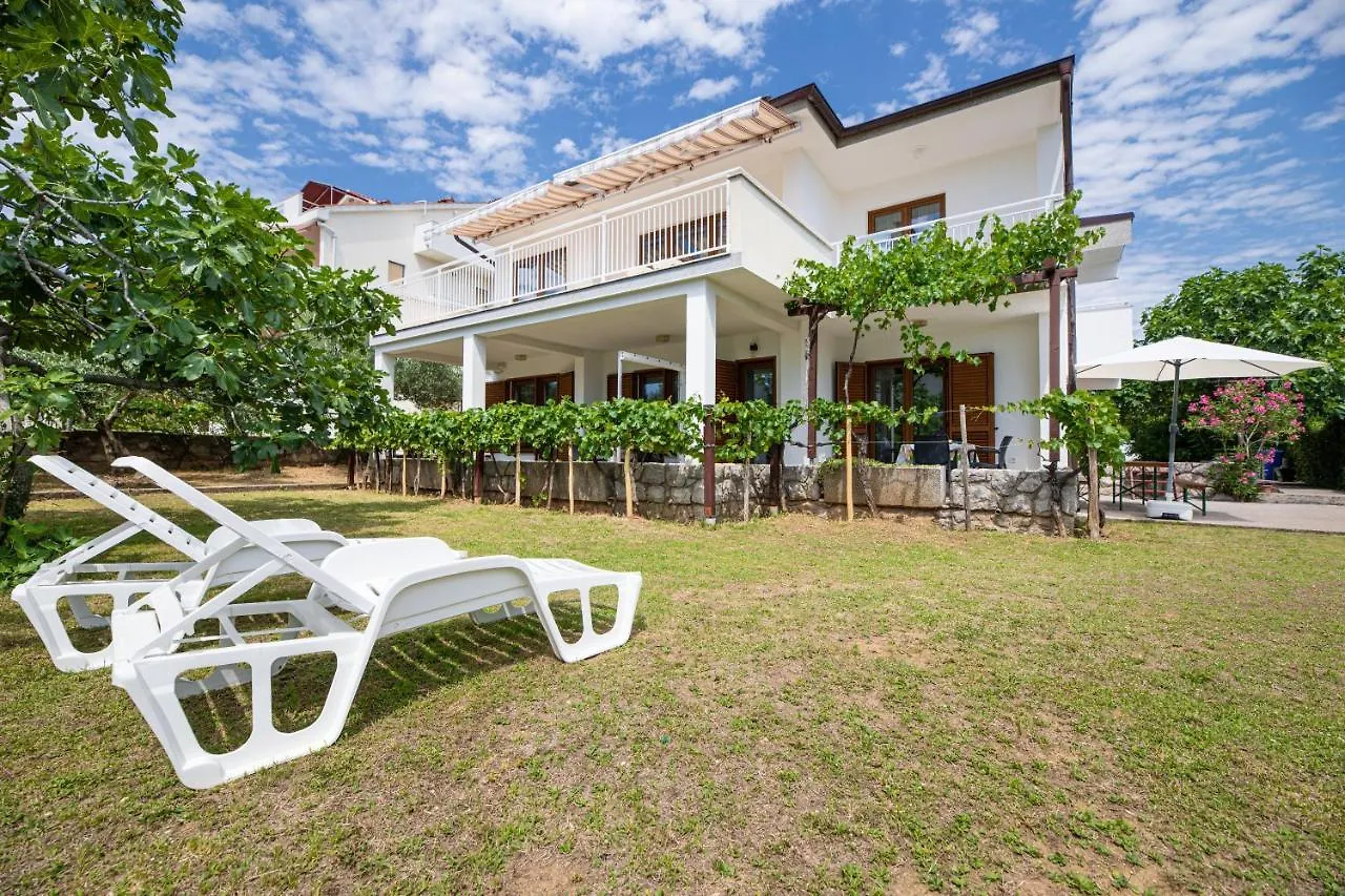 Apartments Vjeko Krk Town 0*,  Croazia